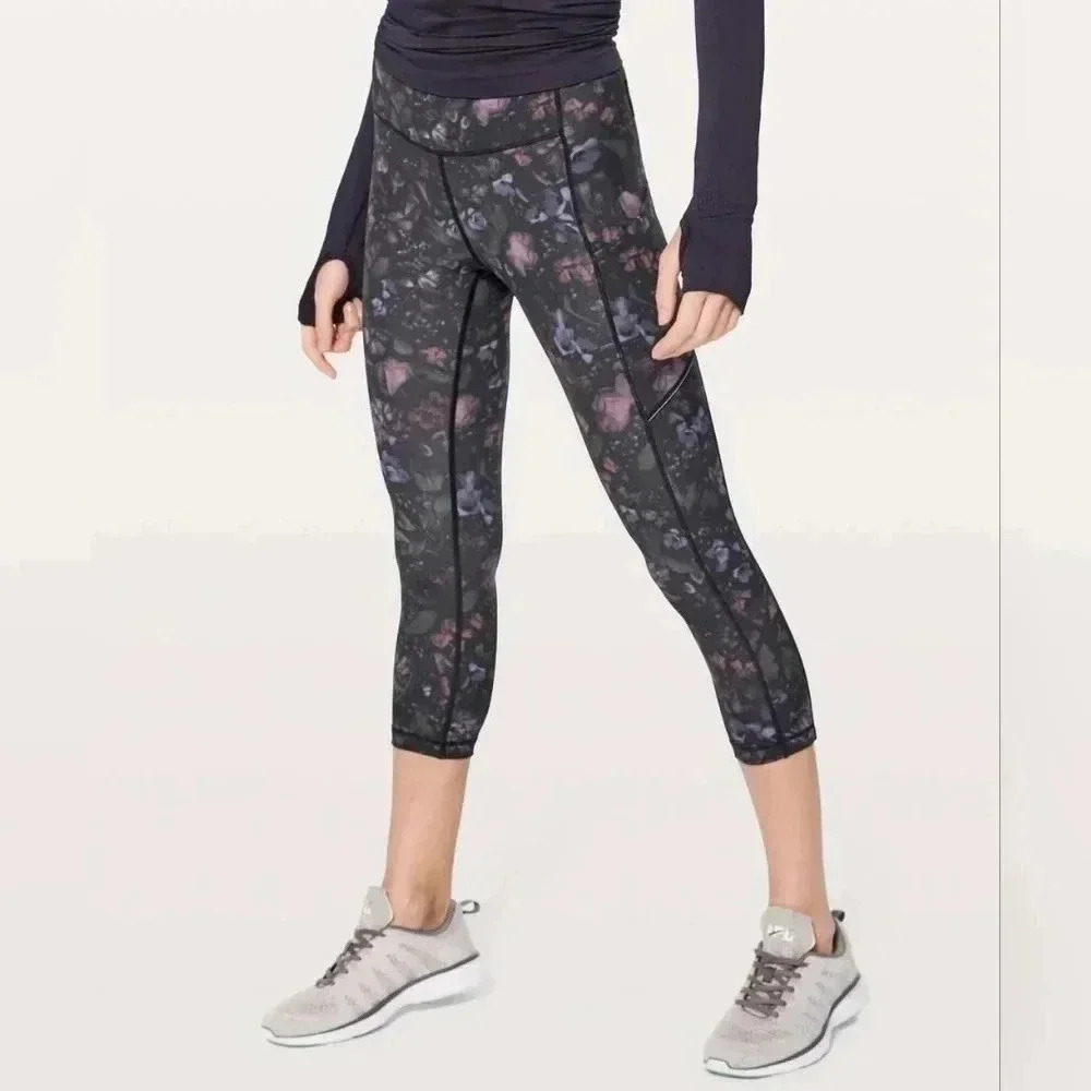 Lululemon Speed Up Crop (21")Frozen Flourish Multi